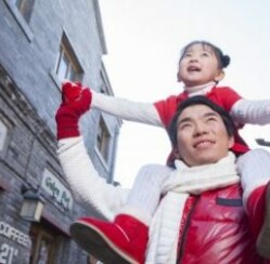 A Christmas Tradition: Fun and Gifts in Chicago