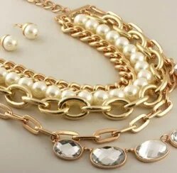 Make Her Christmas Sparkle with These Jewelry Christmas Gifts